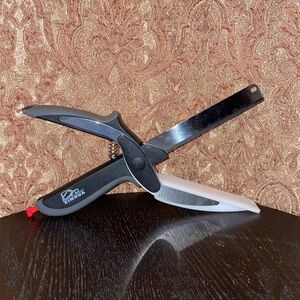 NWOT XINHUA Kitchen Scissors with Built-in Cutting Board